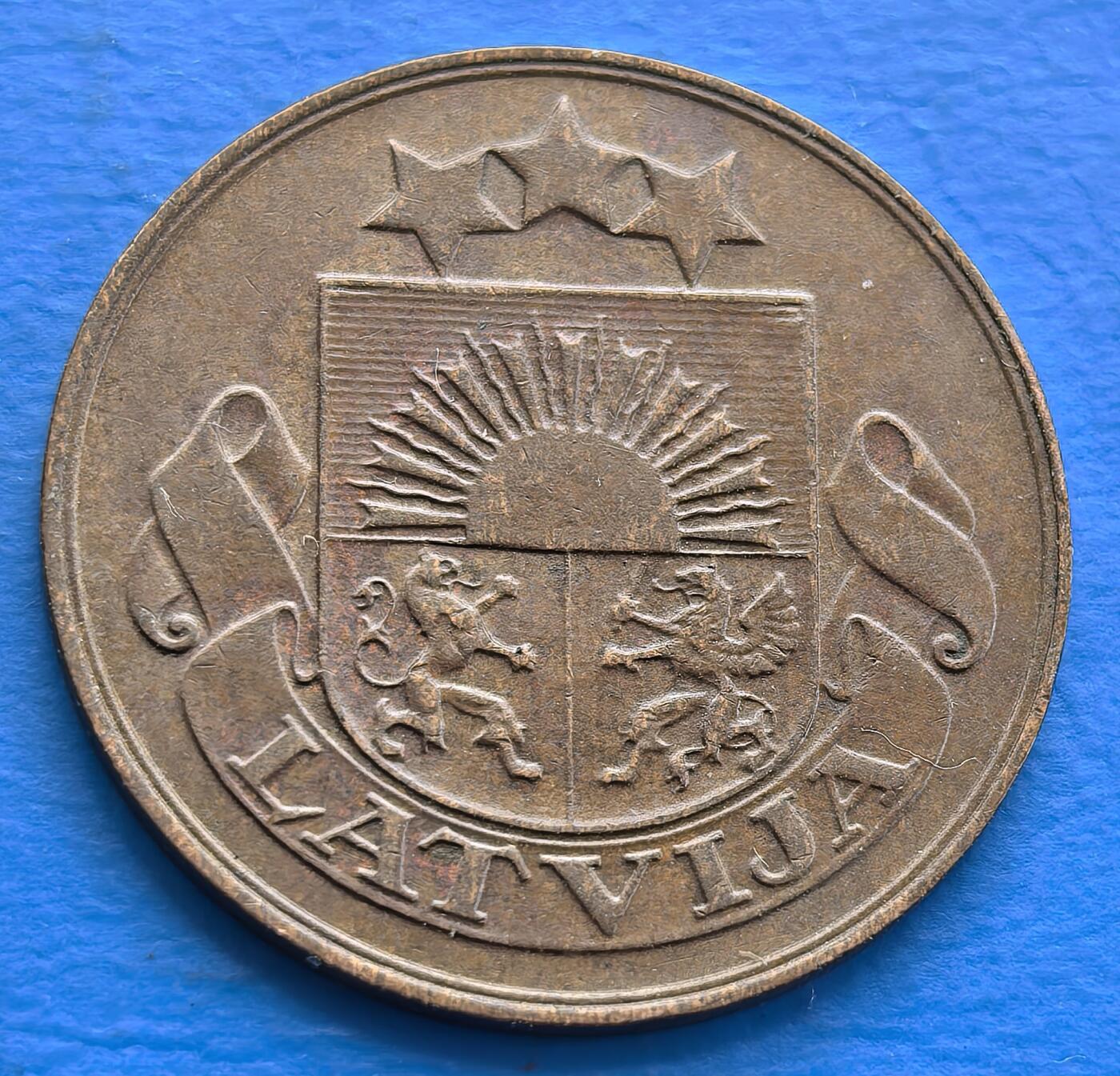 外国优质老铜币银币，周六九点倒数截拍，满百包邮，可寄存半年，喜欢朋友微信扫描二维码可直接参拍 拉脱维亚1932年2分