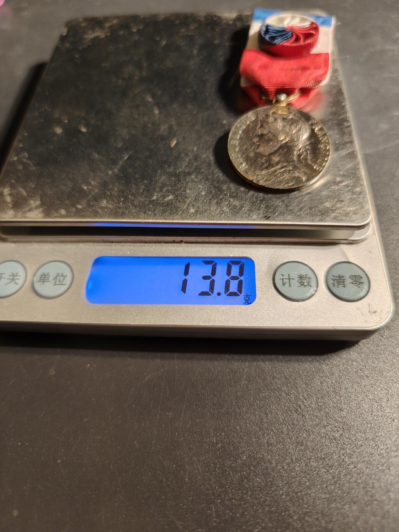 老王徽章第167期 法国金级劳工奖章    950银镀金     13.8g