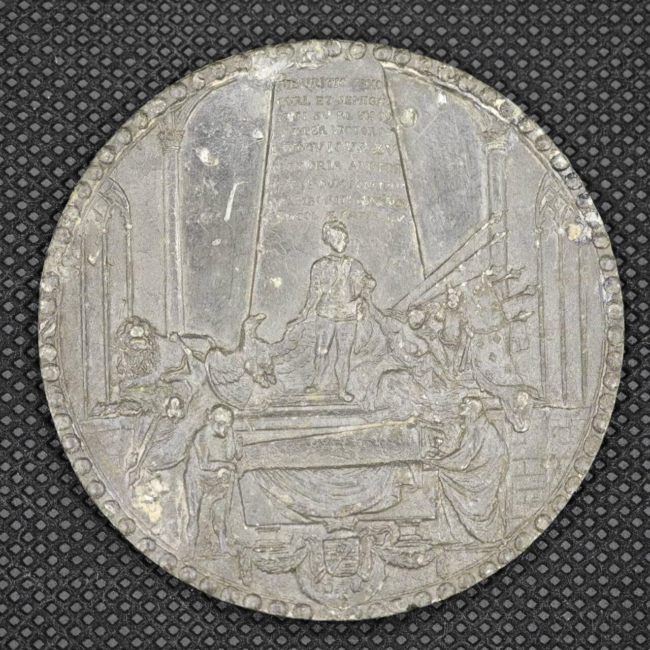 【淘币小摊】限时拍第八百一十六拍  纪念章场  满百包邮可预留两周  周一统一发货  君主加冕纪念章 直径57mm