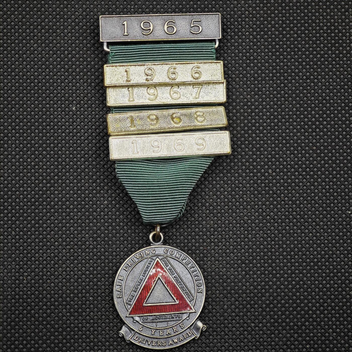 【淘币小摊】限时拍第八百一十六拍  纪念章场  满百包邮可预留两周  周一统一发货   1965-1969年安全驾驶竞赛司机奖章直径28mm