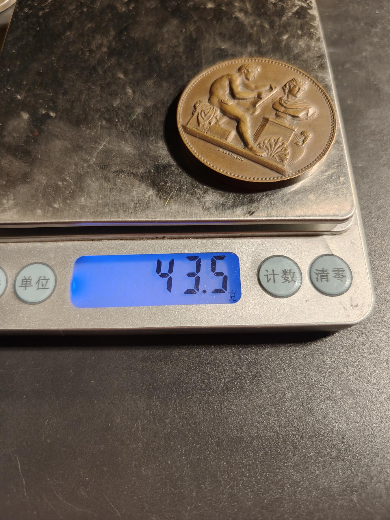 老王徽章第167期 法国巴黎市伯纳德·帕利西学校美术专业竞赛大铜章     直径41mm.   重量43.5g