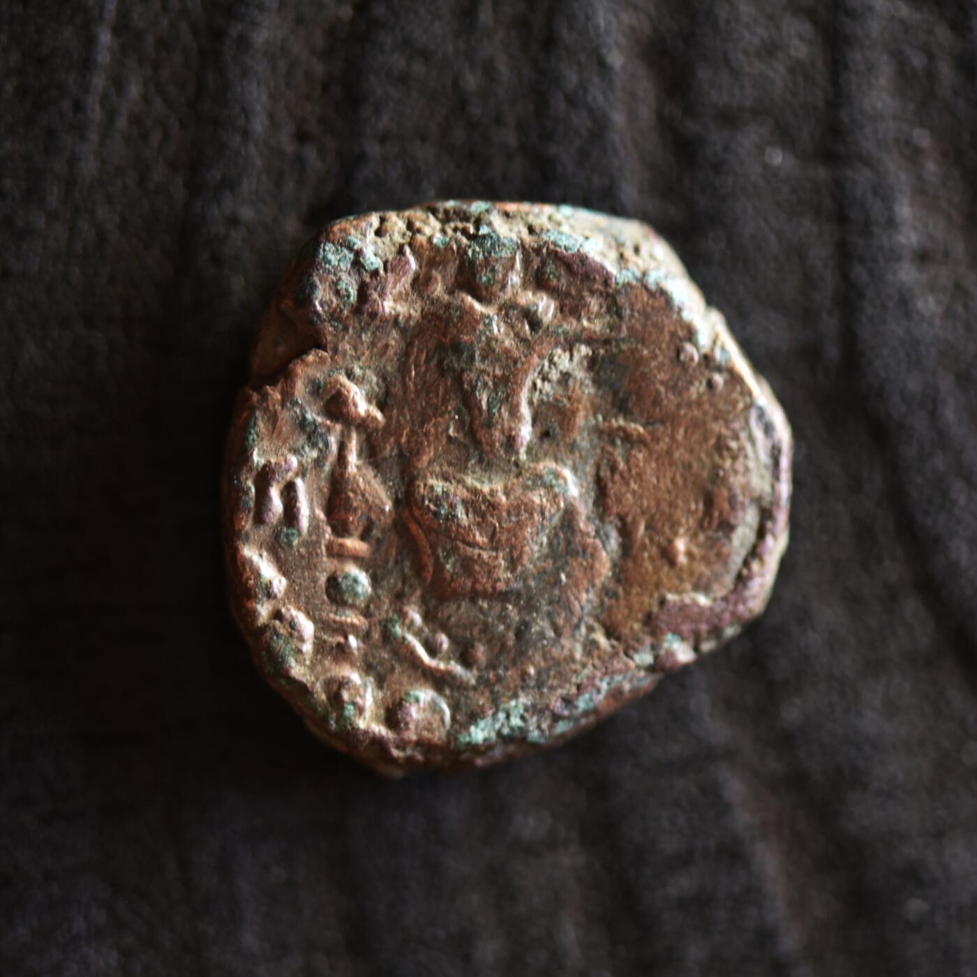 【良泉】【2025年最后一场】12月18日晚19.30点开拍！188组【直播场】西方古代钱币、丝路杂项、印章！ 公元267-270年【贵霜】迦腻色伽三世“财富女神”铜币，8.04克