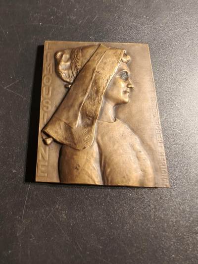 老王徽章第167期 - 法国利摩日传统女性方形大铜章     高浮雕     尺寸64×48mm.    重量124.5g