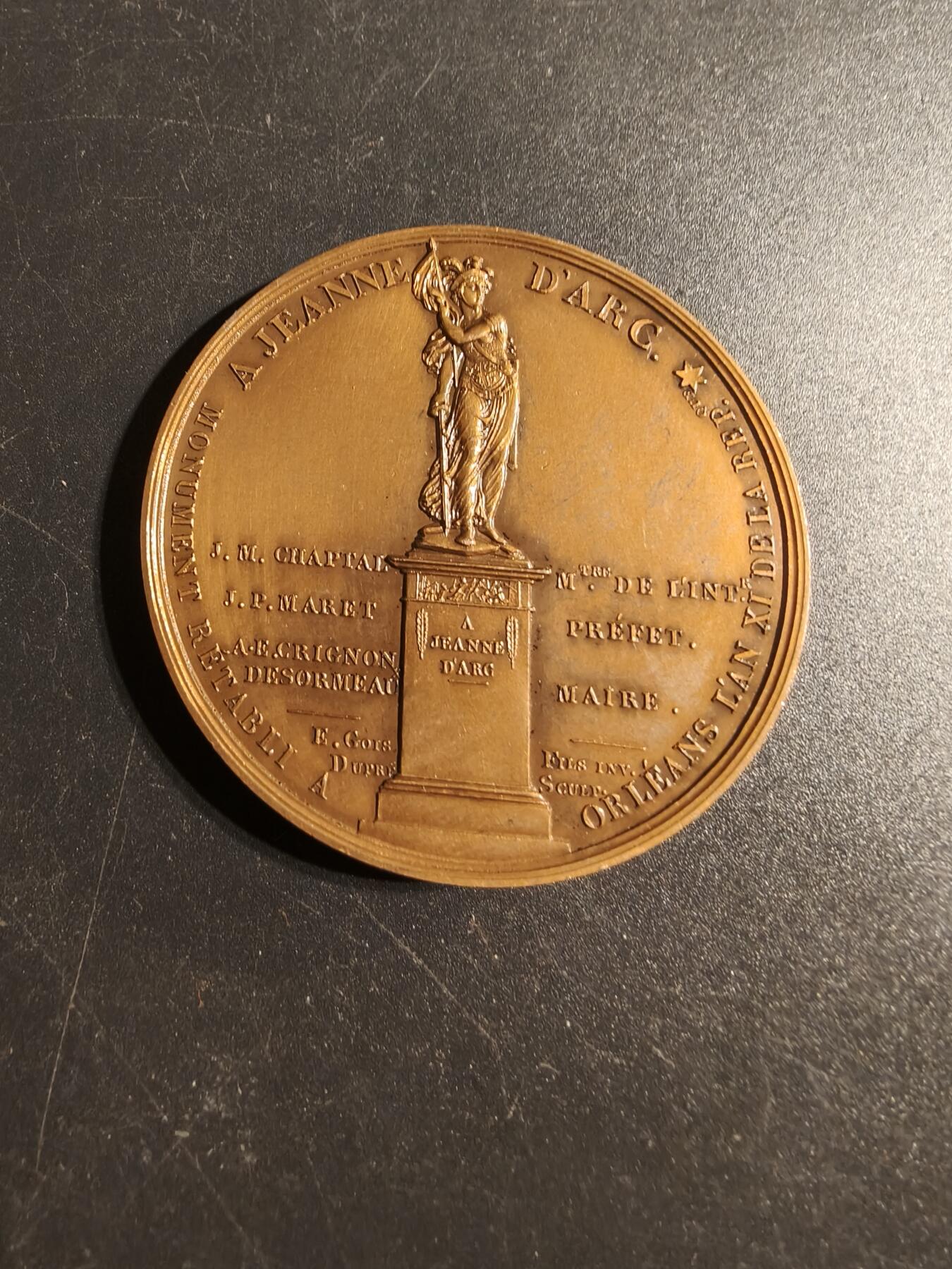 老王徽章第167期 法国1801年奥尔良市修复贞德纪念碑大铜章     直径54mm.   重量68.1g