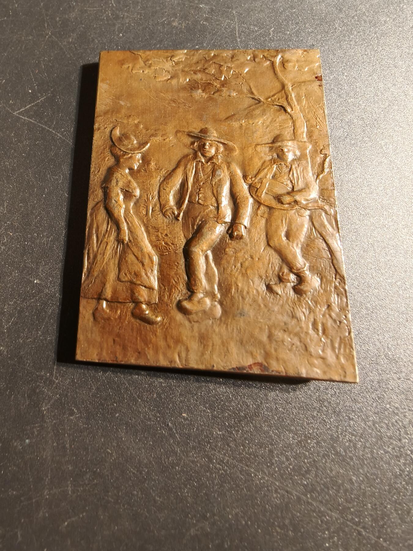 老王徽章第167期 法国波旁省传统女性方形大纪念章     高浮雕     尺寸64×43mm.    重量106.7g