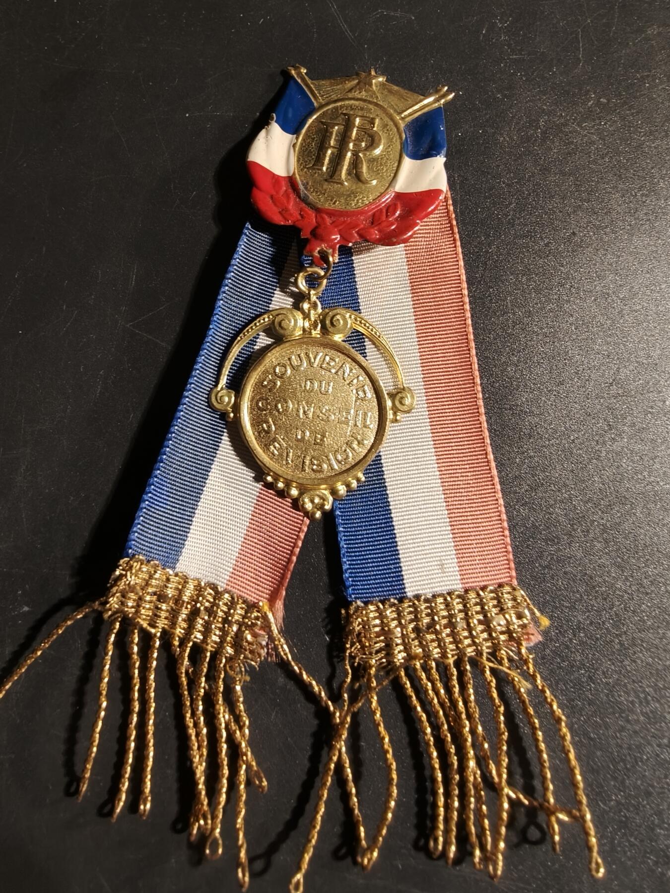 老王徽章第167期 法国兵役审查委员会针插