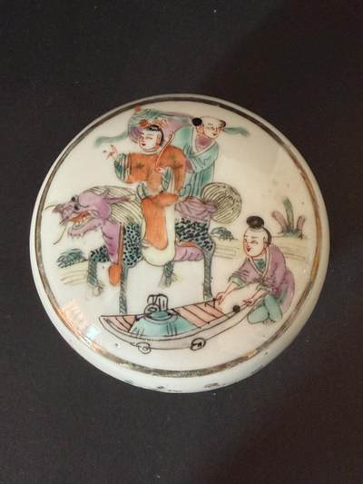 海外回流精品拍卖 - 法国回流晚清粉彩麒麟送子粉盒 直径：8cm。无冲线无磕碰品相好