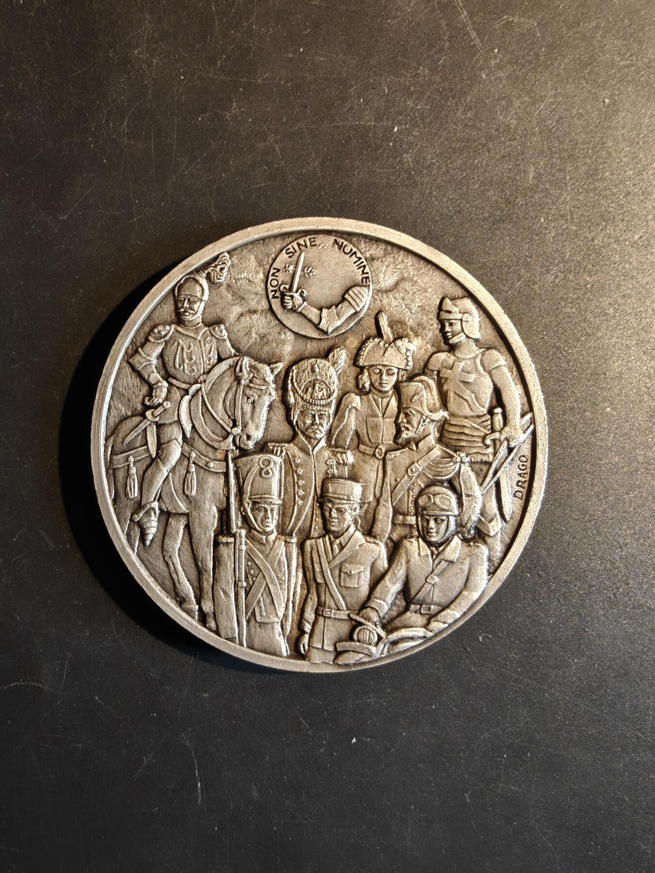 老王徽章第167期 法国国家宪兵队纪念章     直径80mm.    重量146.5g