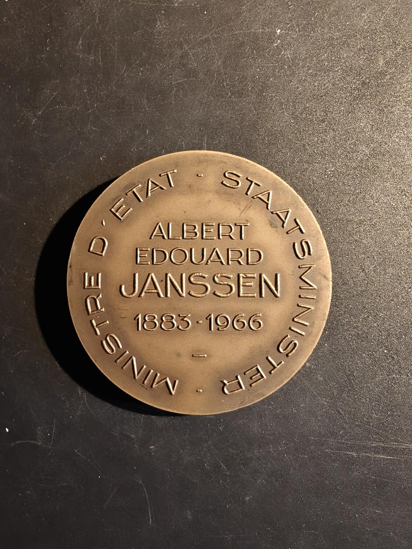 老王徽章第167期 比利时国务大臣阿尔贝·爱德华·扬森（1883-1966）大铜章     直径64mm.    重量120g