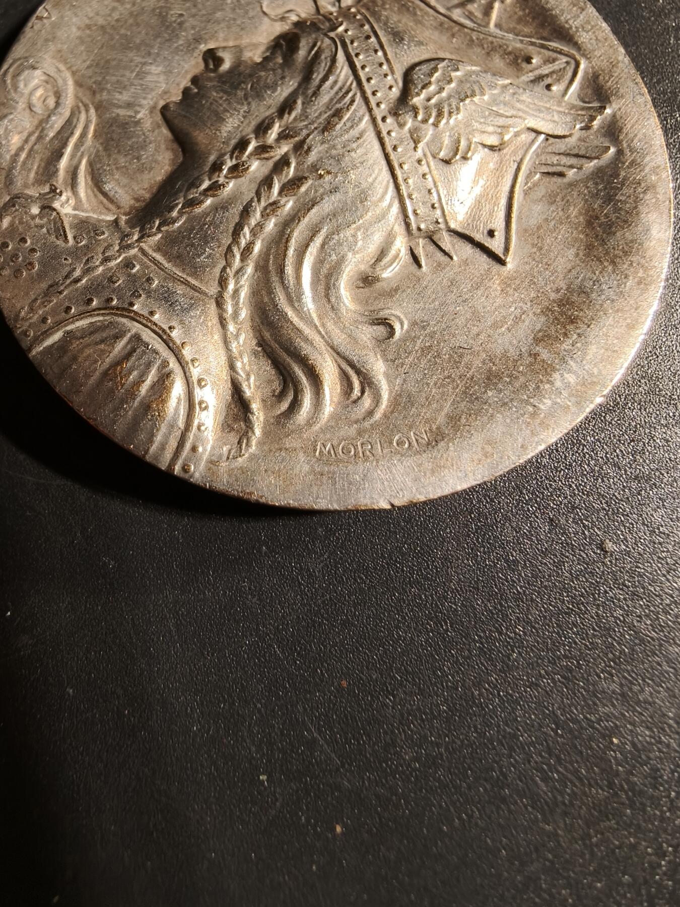 老王徽章第167期 法国高卢人镀银大铜章     大师莫隆作品    直径46mm.    重量41.7g