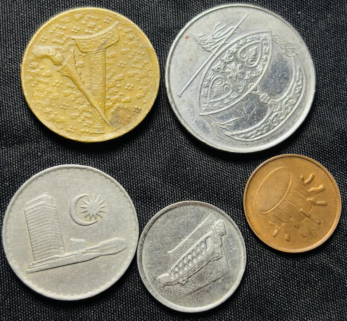 文馨钱币收藏第 284 场，【 长期接收代拍品】老藏家拍品南朝鲜李承晚时期货币，泰国大型纪念币，土耳其各时期及各国套币场 好品马来西亚 5 枚套