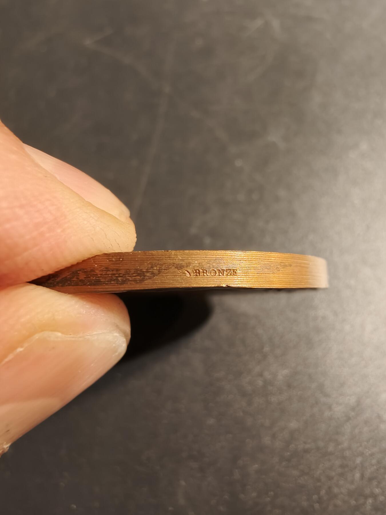 老王徽章第167期 法国朗贝尔萨工人花园协会大铜章    原盒    小天使形象    直径41mm.   重量35.3g