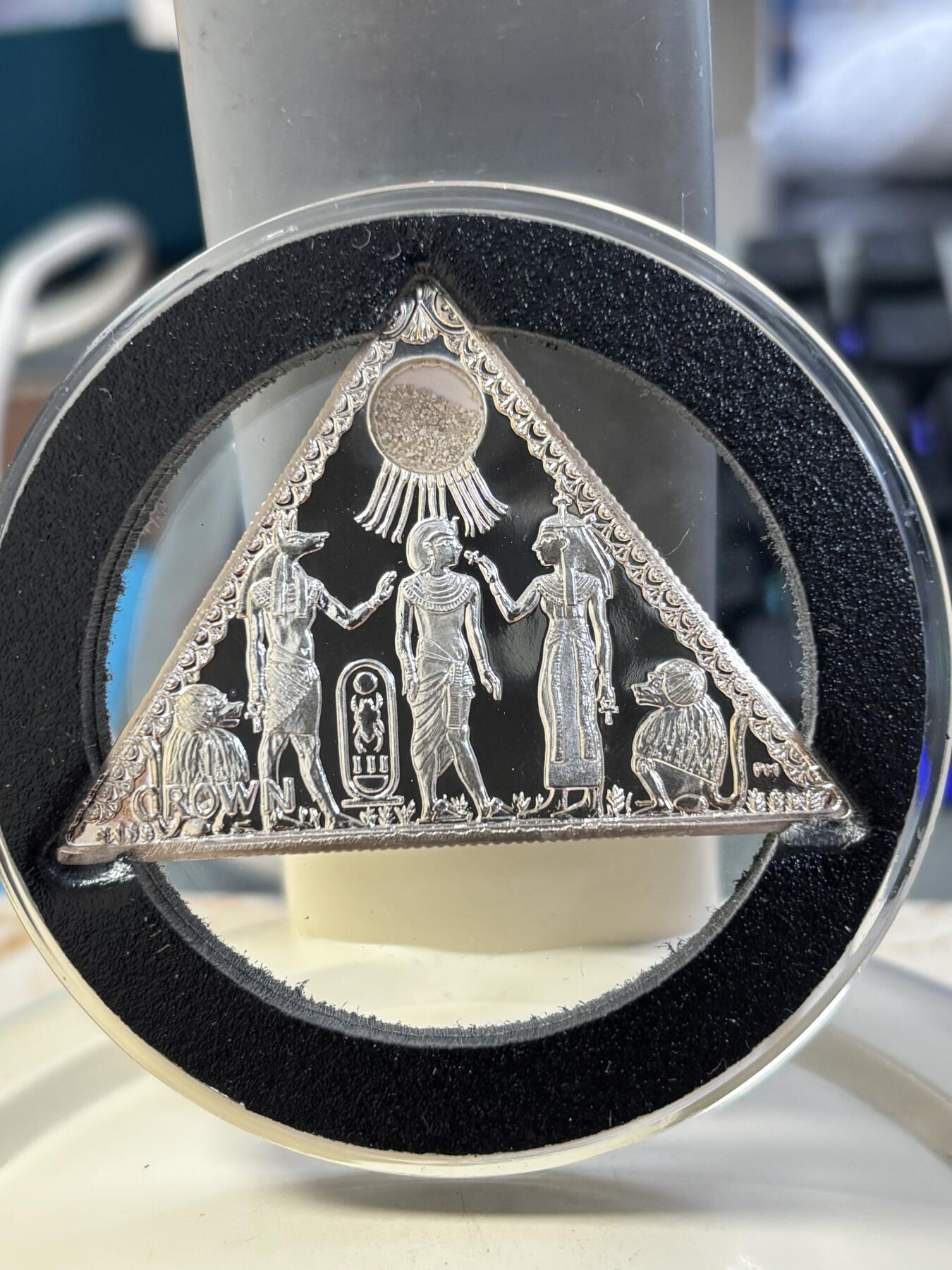 第184期拍卖 马恩2009年古埃及图坦卡门壁画三角纪念银币，999银，1盎司，发行3000枚