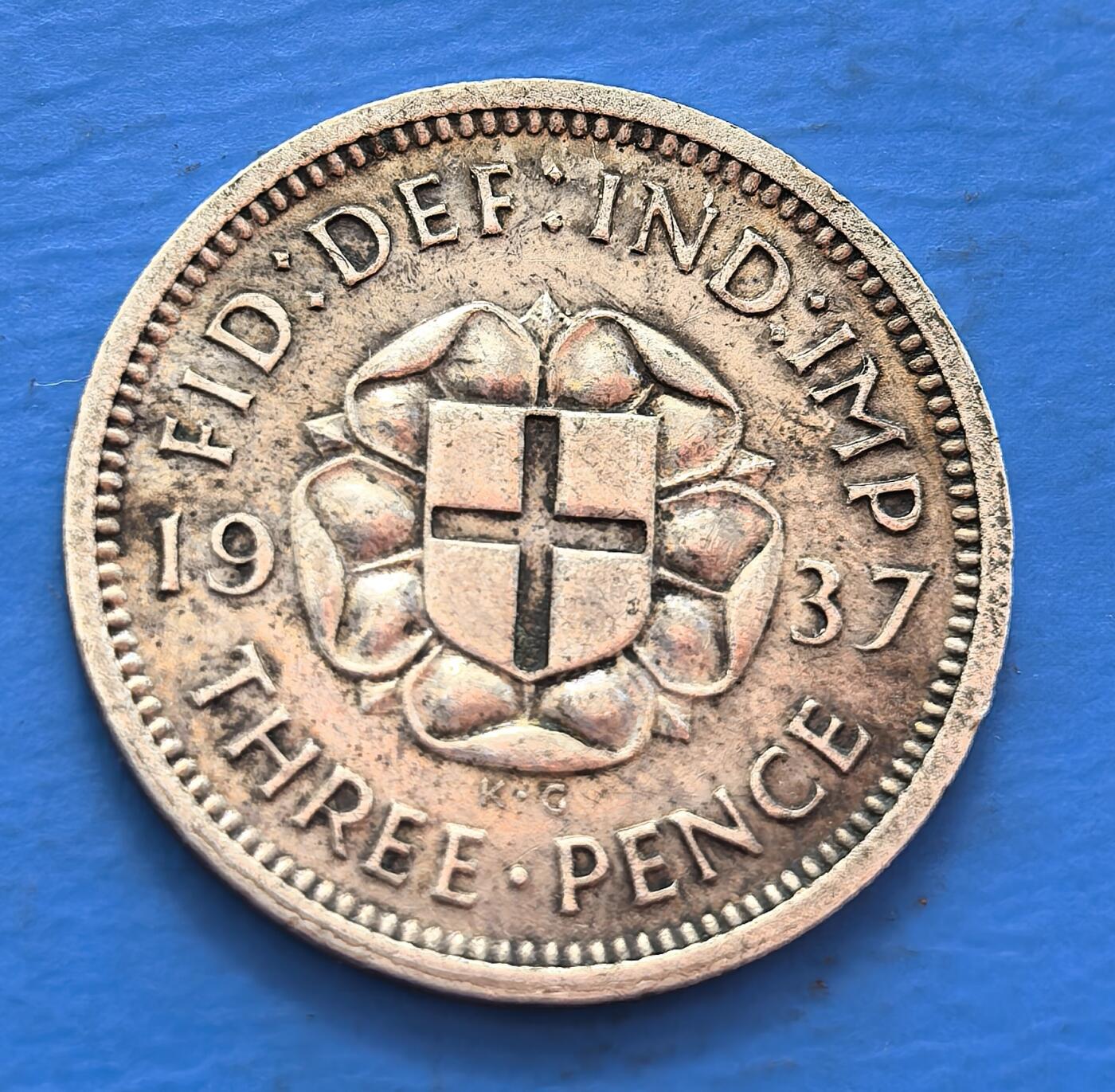 外国优质老铜币银币，周六九点倒数截拍，满百包邮，可寄存半年，喜欢朋友微信扫描二维码可直接参拍 英国1937年3便士银币