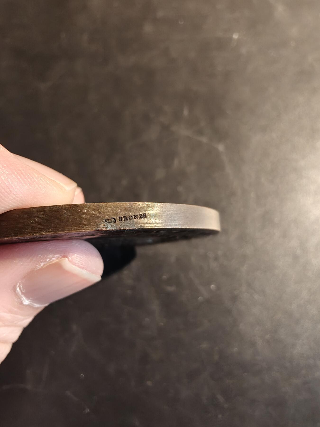 老王徽章第167期 法国印染纺织协会大铜章    直径50mm.    重量63.4g