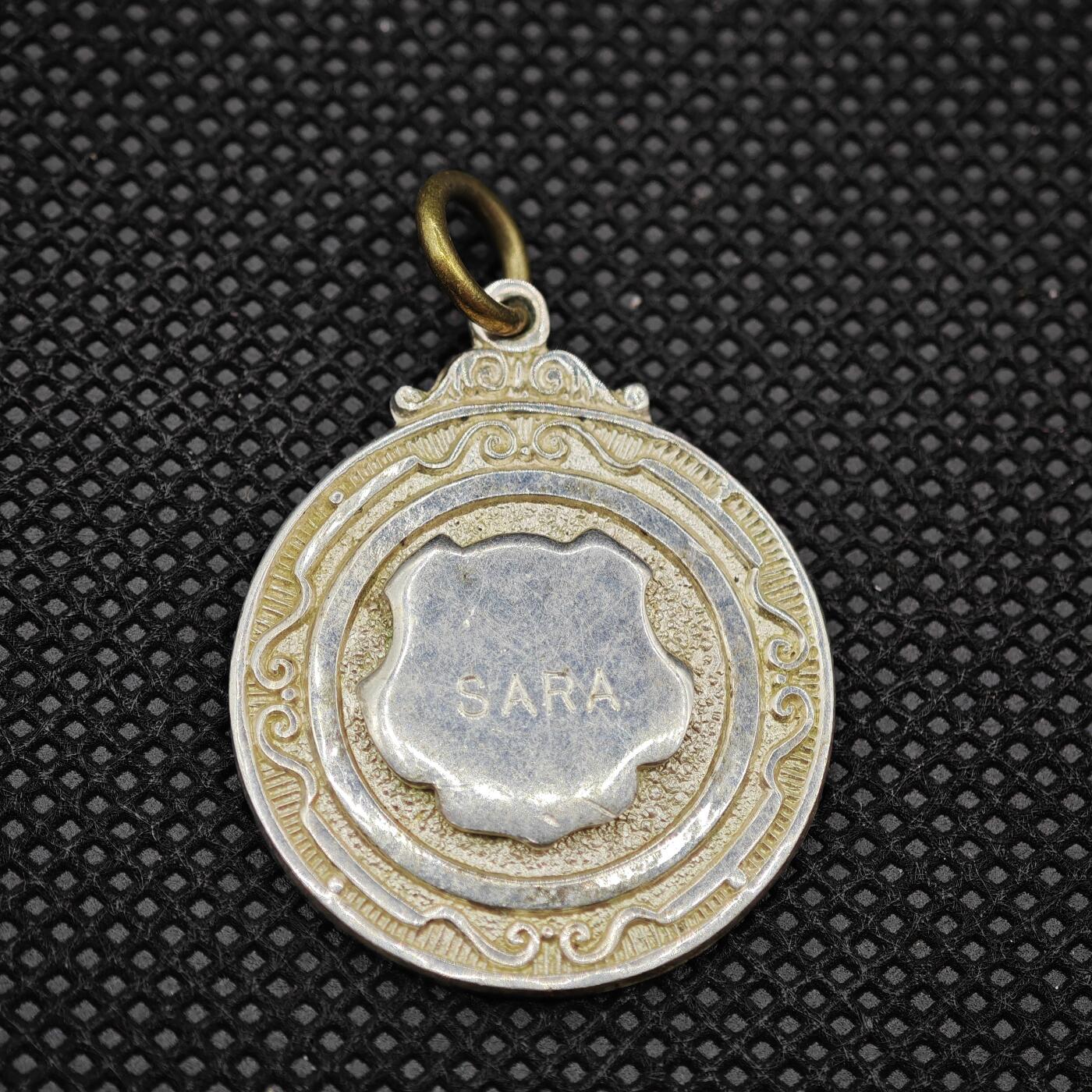 【淘币小摊】限时拍第八百一十六拍  纪念章场  满百包邮可预留两周  周一统一发货   英国1977年银禧纪念章直径27mm