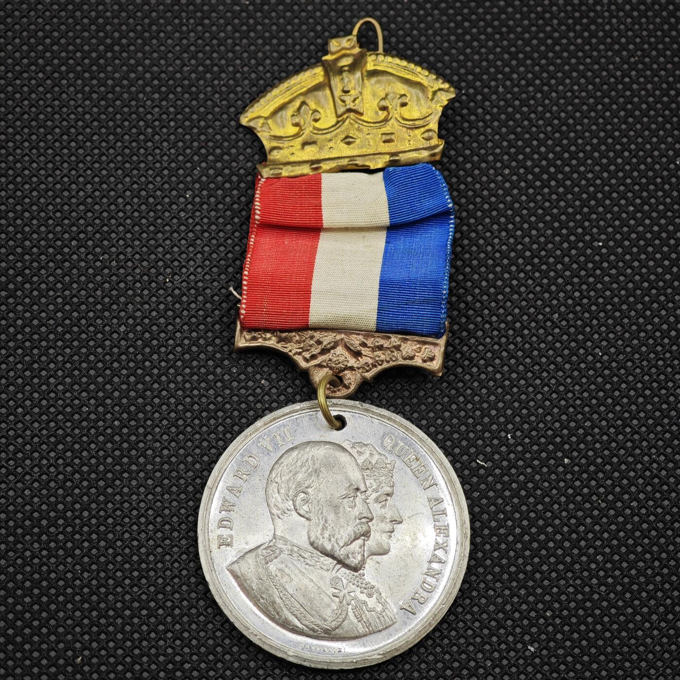 【淘币小摊】限时拍第八百一十六拍  纪念章场  满百包邮可预留两周  周一统一发货  英国1902年爱德华七世加冕纪念章直径39mm