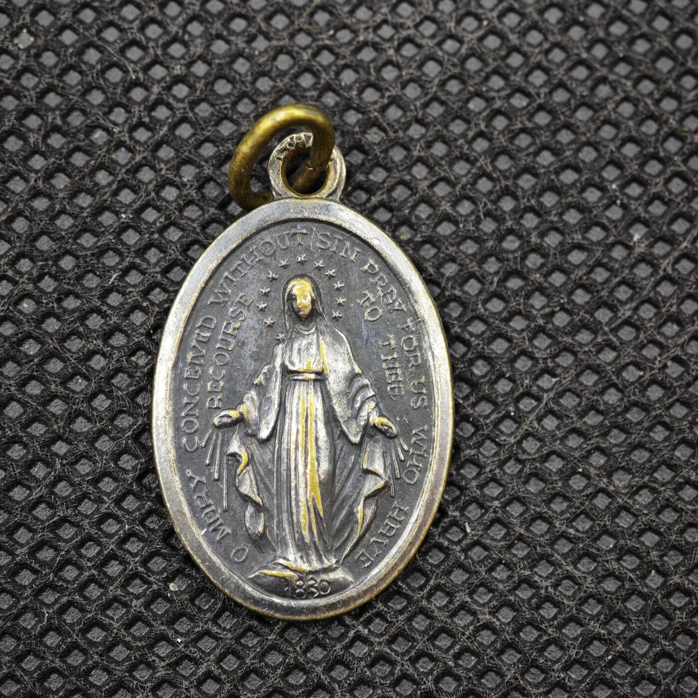 【淘币小摊】限时拍第八百一十六拍  纪念章场  满百包邮可预留两周  周一统一发货   梵蒂冈圣母纪念章直径22mm