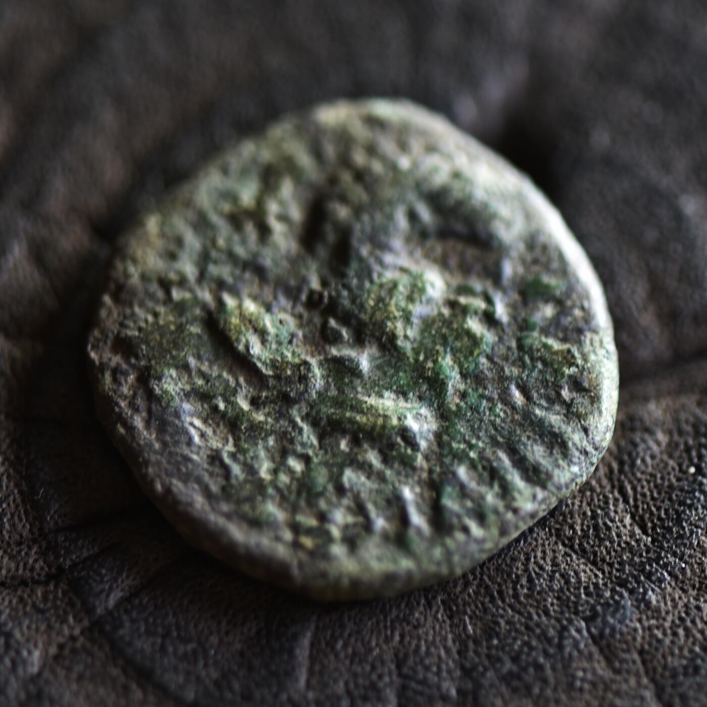 【良泉】【2025年最后一场】12月18日晚19.30点开拍！188组【直播场】西方古代钱币、丝路杂项、印章！ 【罕见】公元前1世纪【北印度-巴克特里亚地区】大月氏人模仿赫马厄斯，大力神钱币样式打制的铜币，6.7克