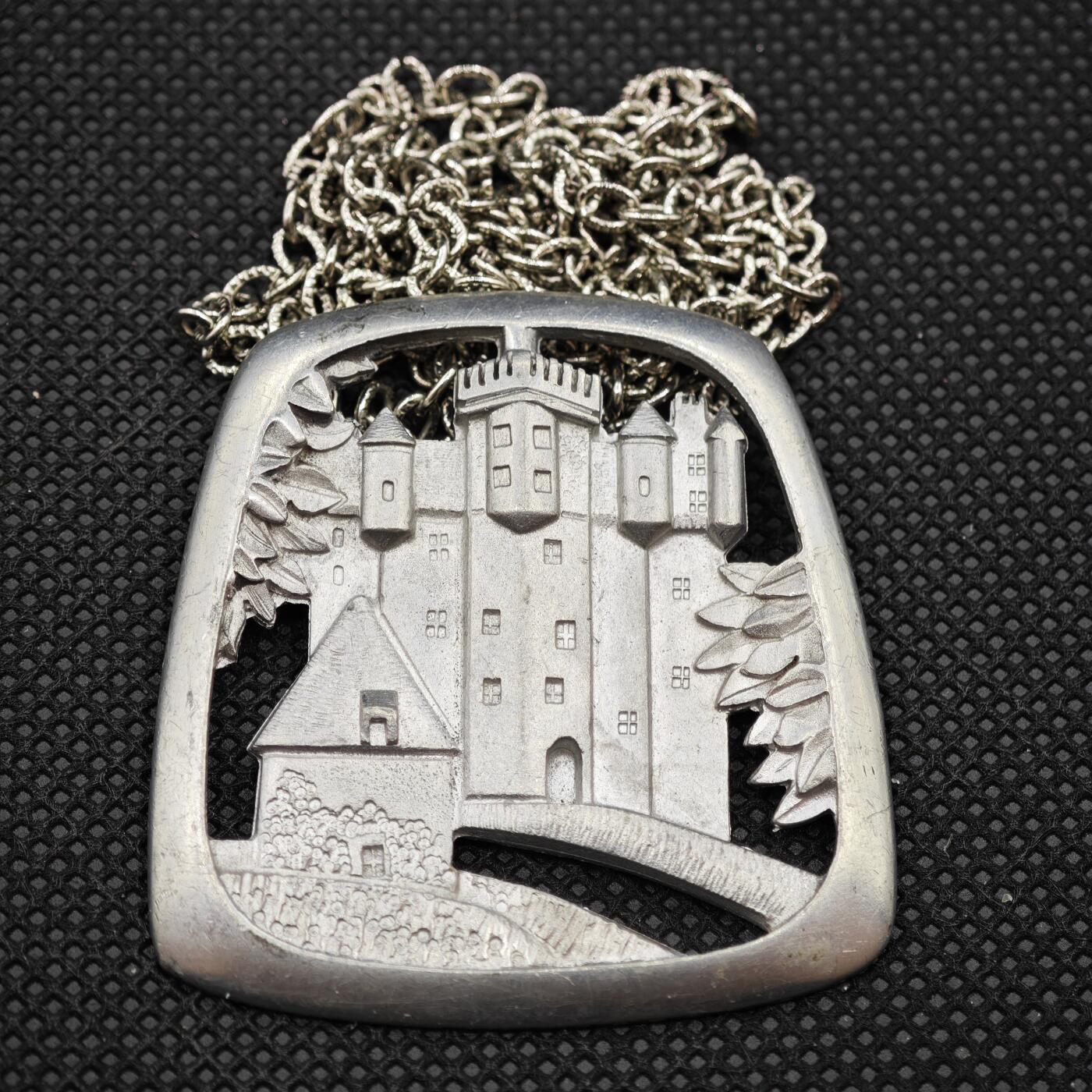 【淘币小摊】限时拍第八百一十六拍  纪念章场  满百包邮可预留两周  周一统一发货   苏格兰城堡吊坠直径46mm