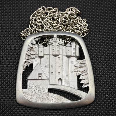 【淘币小摊】限时拍第八百一十六拍  纪念章场  满百包邮可预留两周  周一统一发货  -  苏格兰城堡吊坠直径46mm