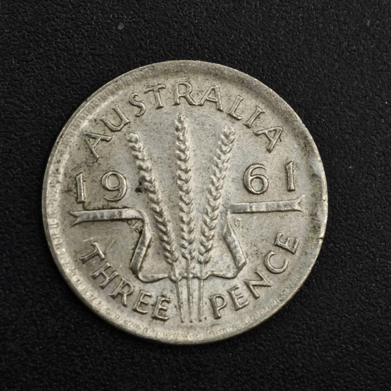 【淘币小摊】实时拍第八百一十四拍   散币场   满百包邮可预留二周 每周一统一发货   澳大利亚1961年伊丽莎白二世3便士银币