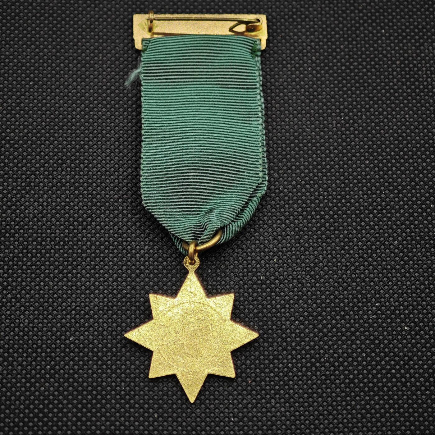 【淘币小摊】限时拍第八百一十六拍  纪念章场  满百包邮可预留两周  周一统一发货   英国1970年安全驾驶竞赛奖章直径33mm