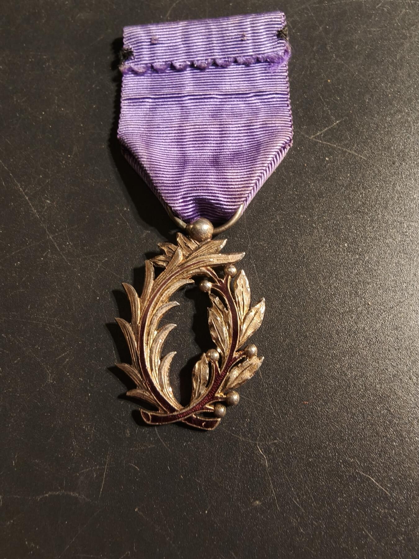 老王徽章第167期 法国骑士级棕榈叶勋章    银质珐琅    原盒