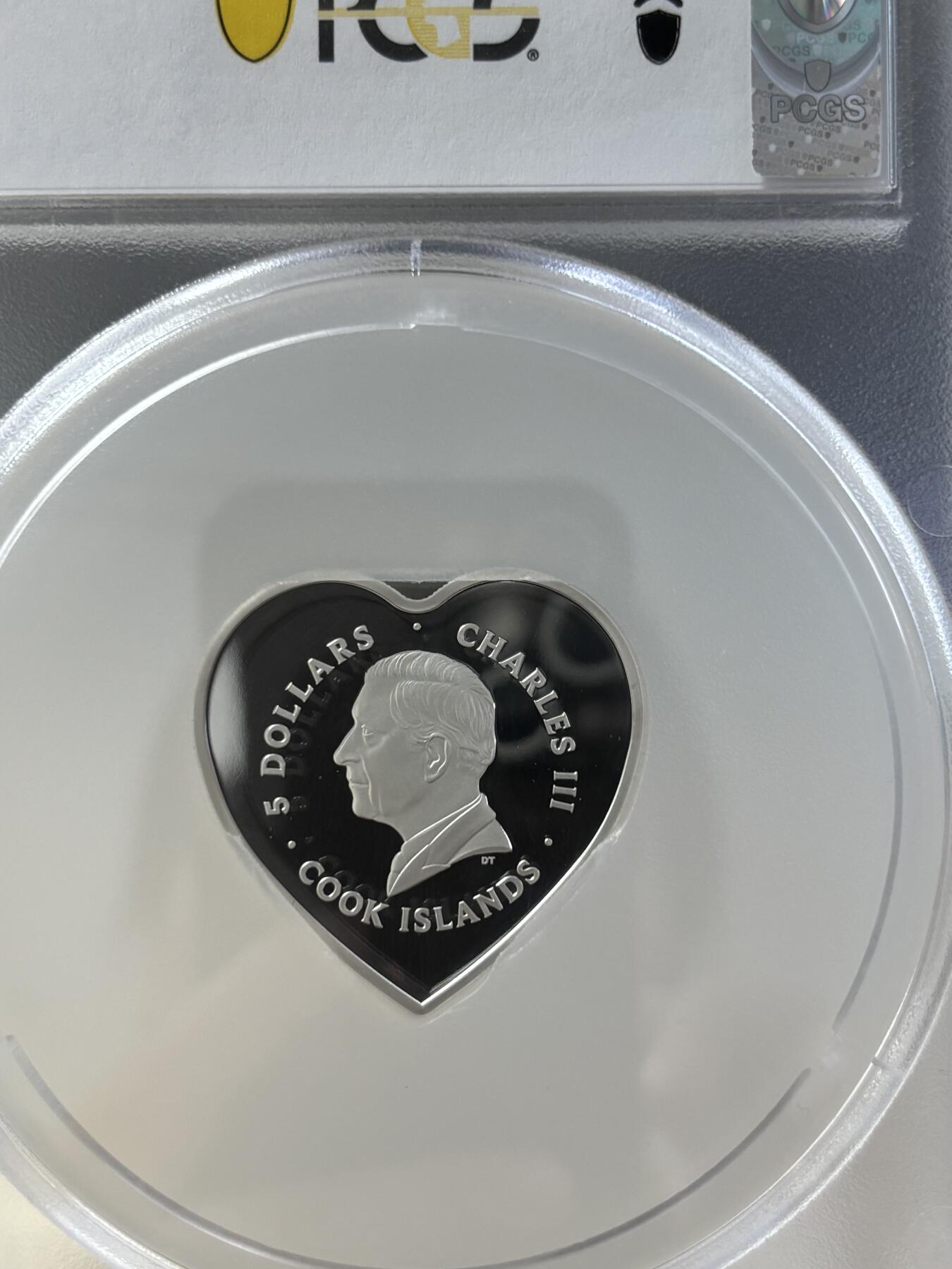 第184期拍卖 库克2025年无限辉煌情人节心形纪念银币PCGC-PR70首，9999银，20克，发行2025枚