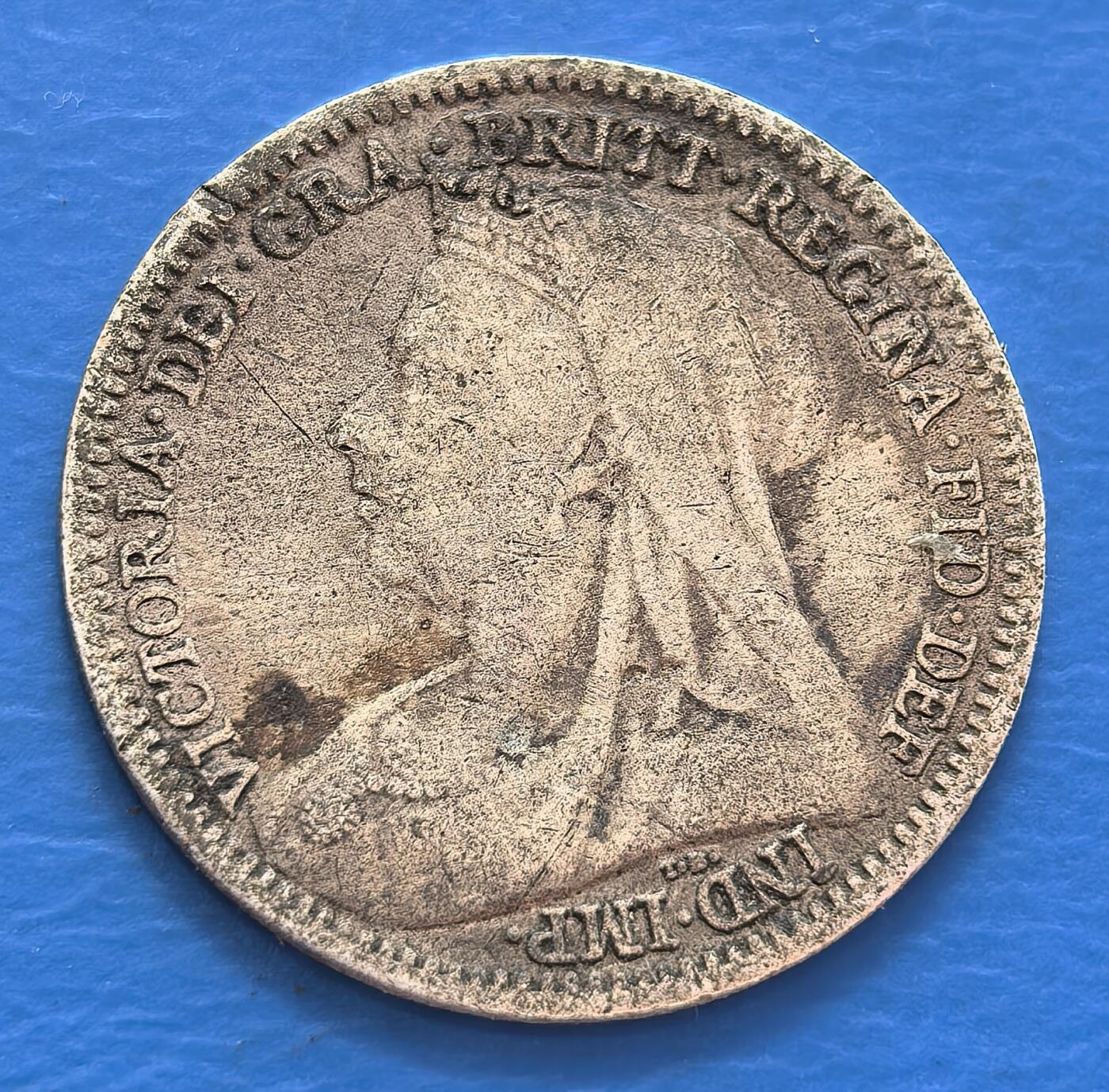 外国优质老铜币银币，周六九点倒数截拍，满百包邮，可寄存半年，喜欢朋友微信扫描二维码可直接参拍 高银英国维多利亚1900年3便士银币