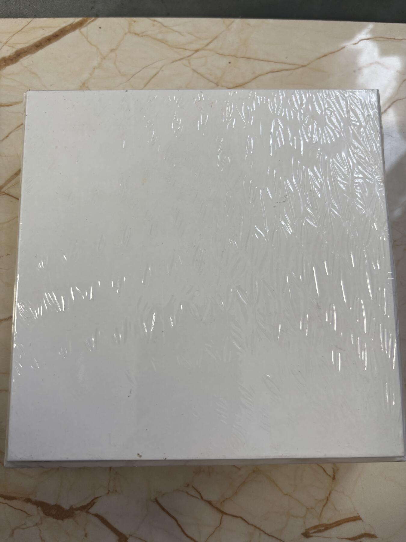 第184期拍卖 斐济2021年拒绝网络暴力不做键盘侠8克异形彩银币，999银，发行10000枚