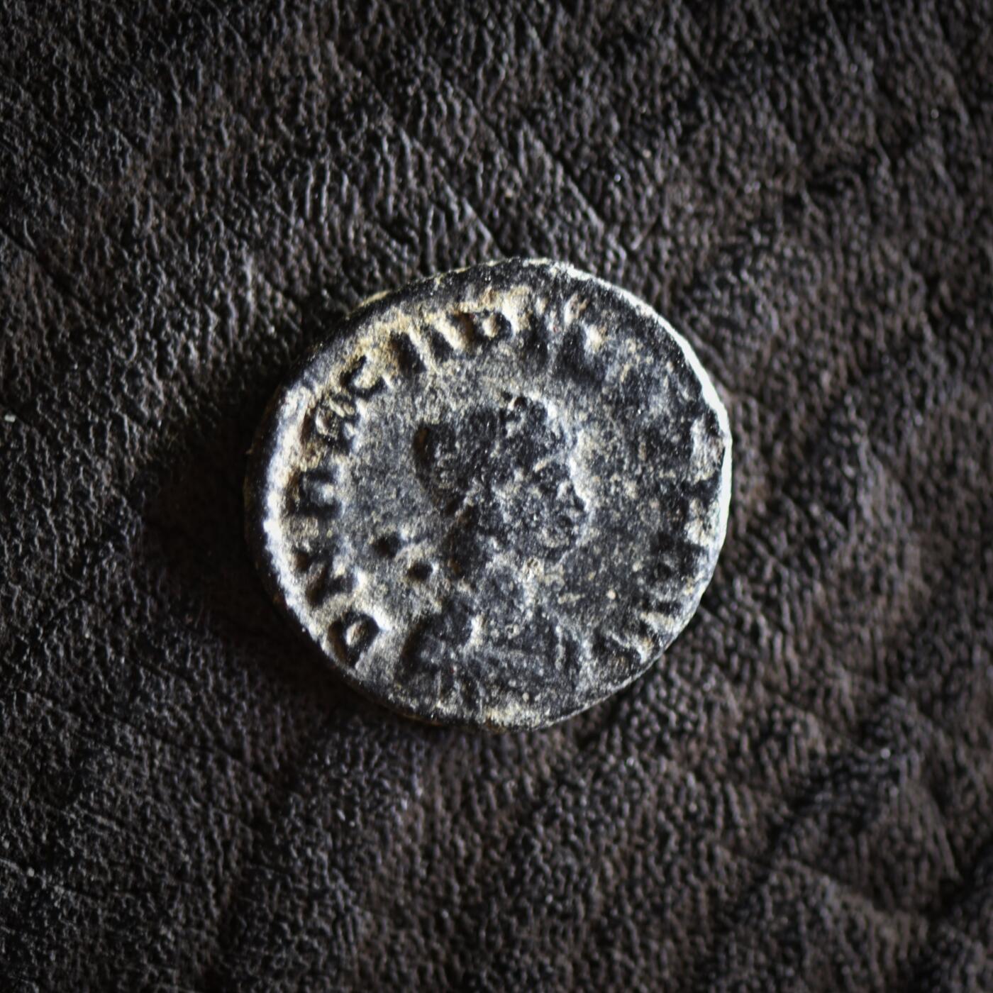 【良泉】【2025年最后一场】12月18日晚19.30点开拍！188组【直播场】西方古代钱币、丝路杂项、印章！ 公元393年【古罗马】东罗马帝国首位皇帝-阿尔卡狄乌斯，誓愿二十年，基齐库斯造币厂，微型铜币，1.31克