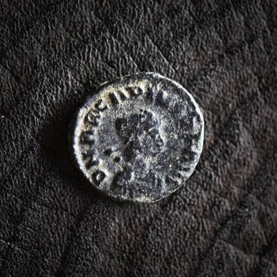 【良泉】【2025年最后一场】12月18日晚19.30点开拍！188组【直播场】西方古代钱币、丝路杂项、印章！ - 公元393年【古罗马】东罗马帝国首位皇帝-阿尔卡狄乌斯，誓愿二十年，基齐库斯造币厂，微型铜币，1.31克