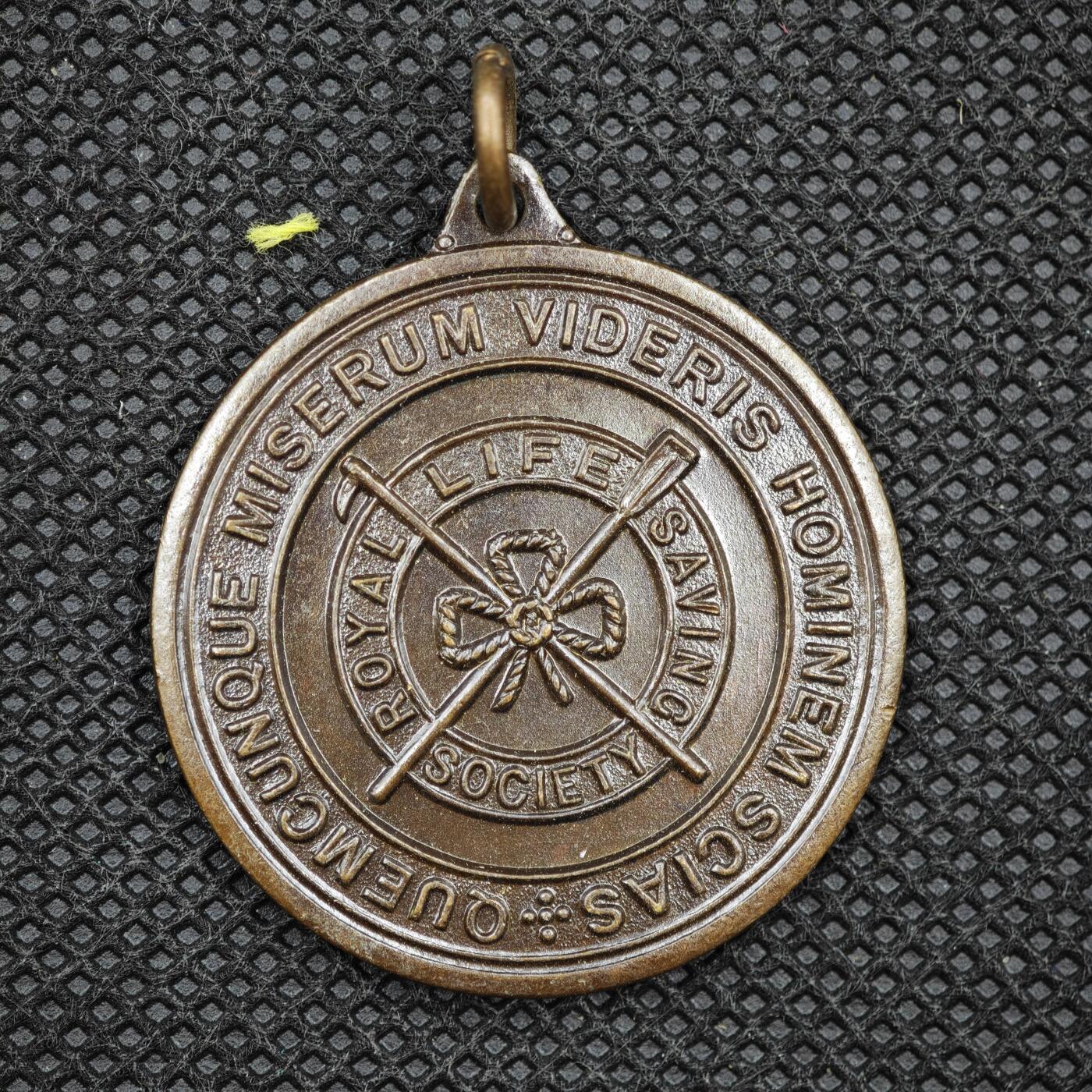 【淘币小摊】限时拍第八百一十六拍  纪念章场  满百包邮可预留两周  周一统一发货   英国社会救援奖章直径34mm