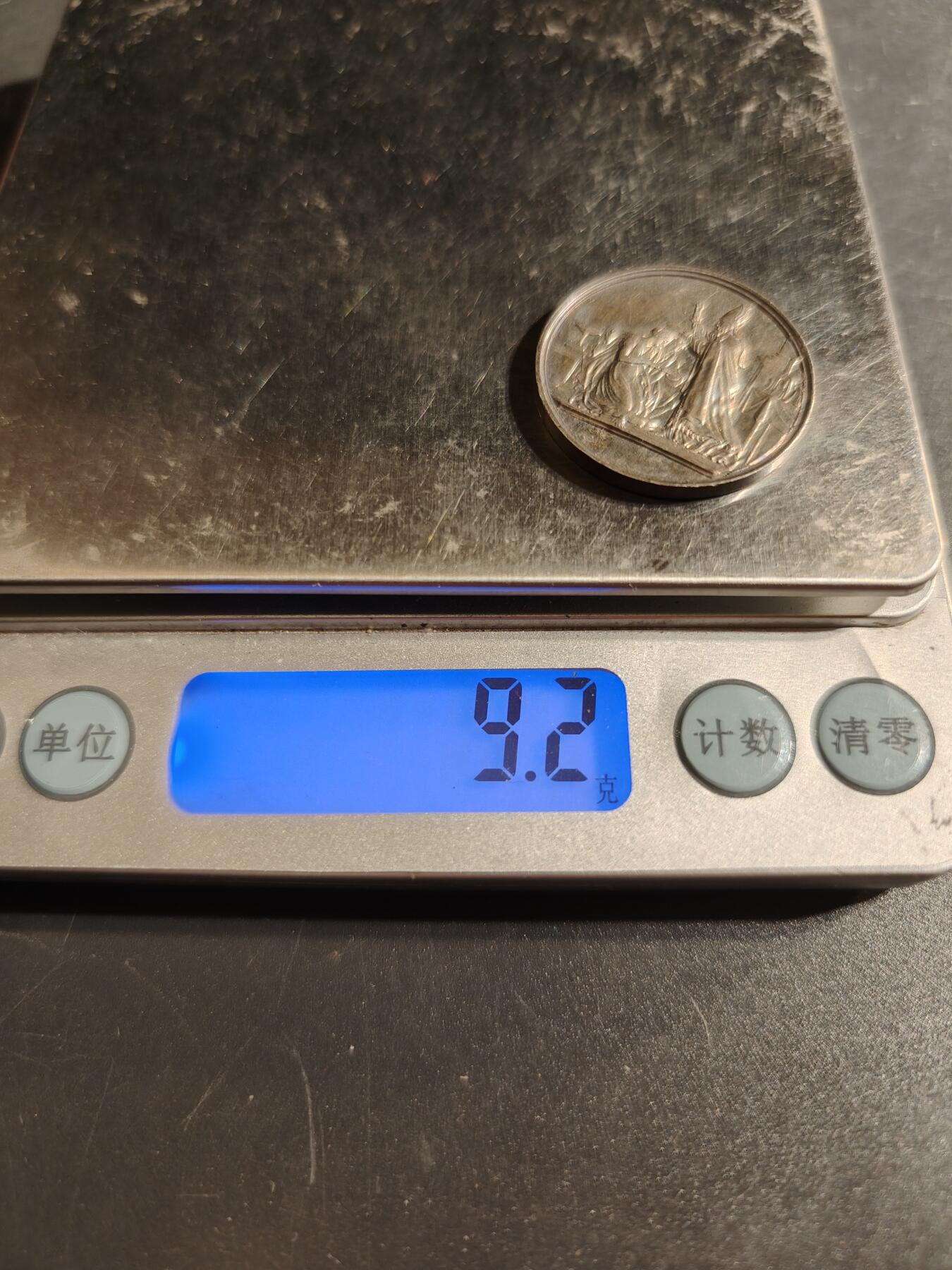 老王徽章第167期 法国银婚章    950银   极早期无边铭    直径27mm.   重量9.2g