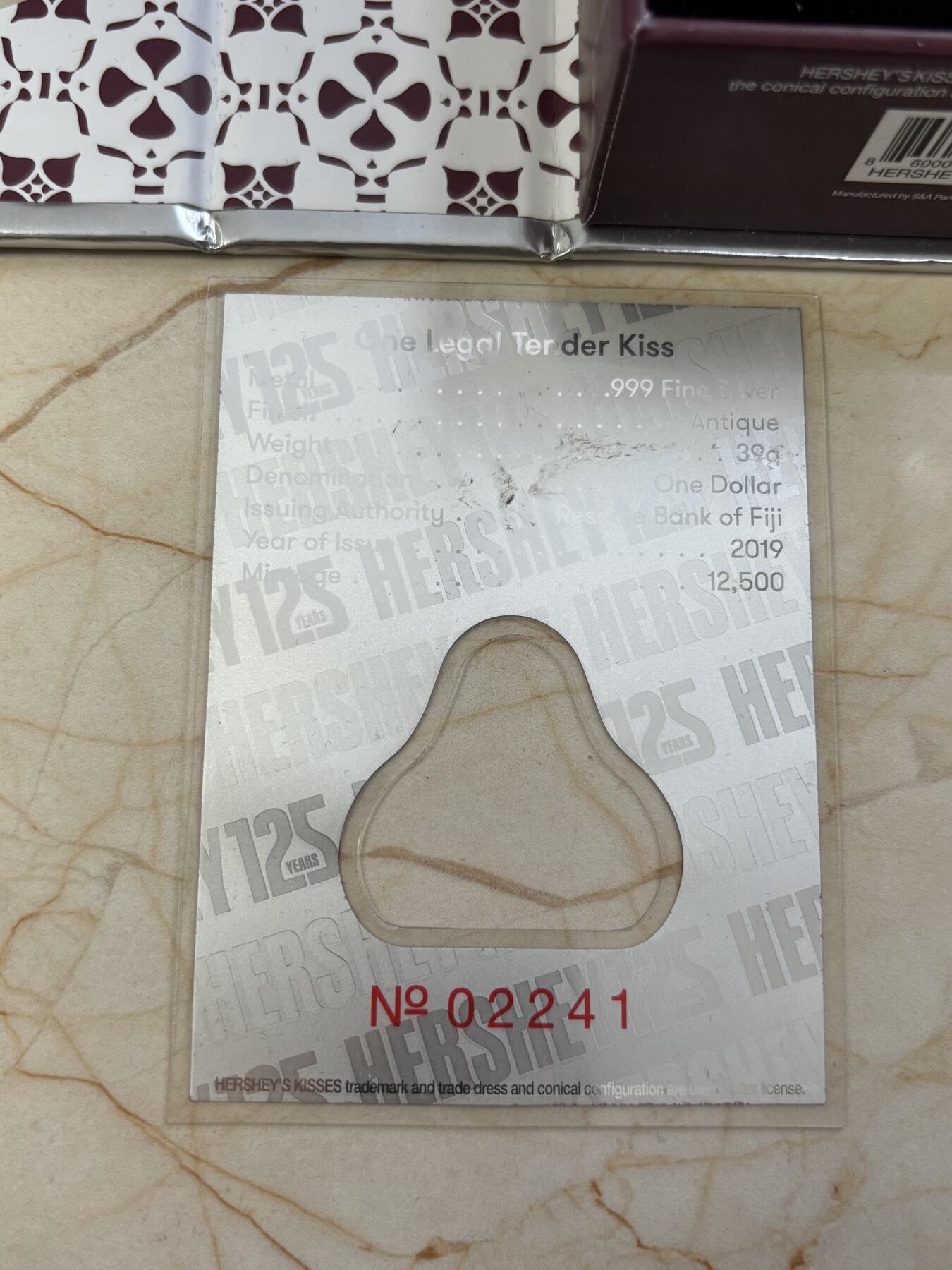 第184期拍卖 斐济2019年好时巧克力状情人节礼物39克纪念银币，39克，999银，发行12500枚