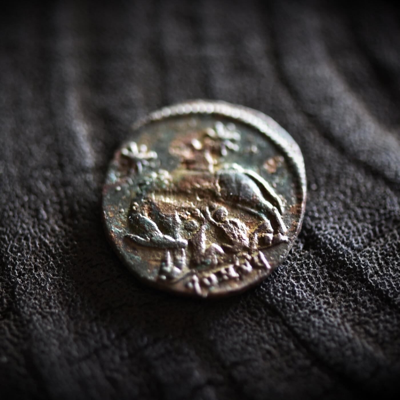 【良泉】【2025年最后一场】12月18日晚19.30点开拍！188组【直播场】西方古代钱币、丝路杂项、印章！ 公元330-340年【古罗马】君士坦丁大帝“母狼育婴”铜币，君士坦丁堡迁都纪念，2.35克