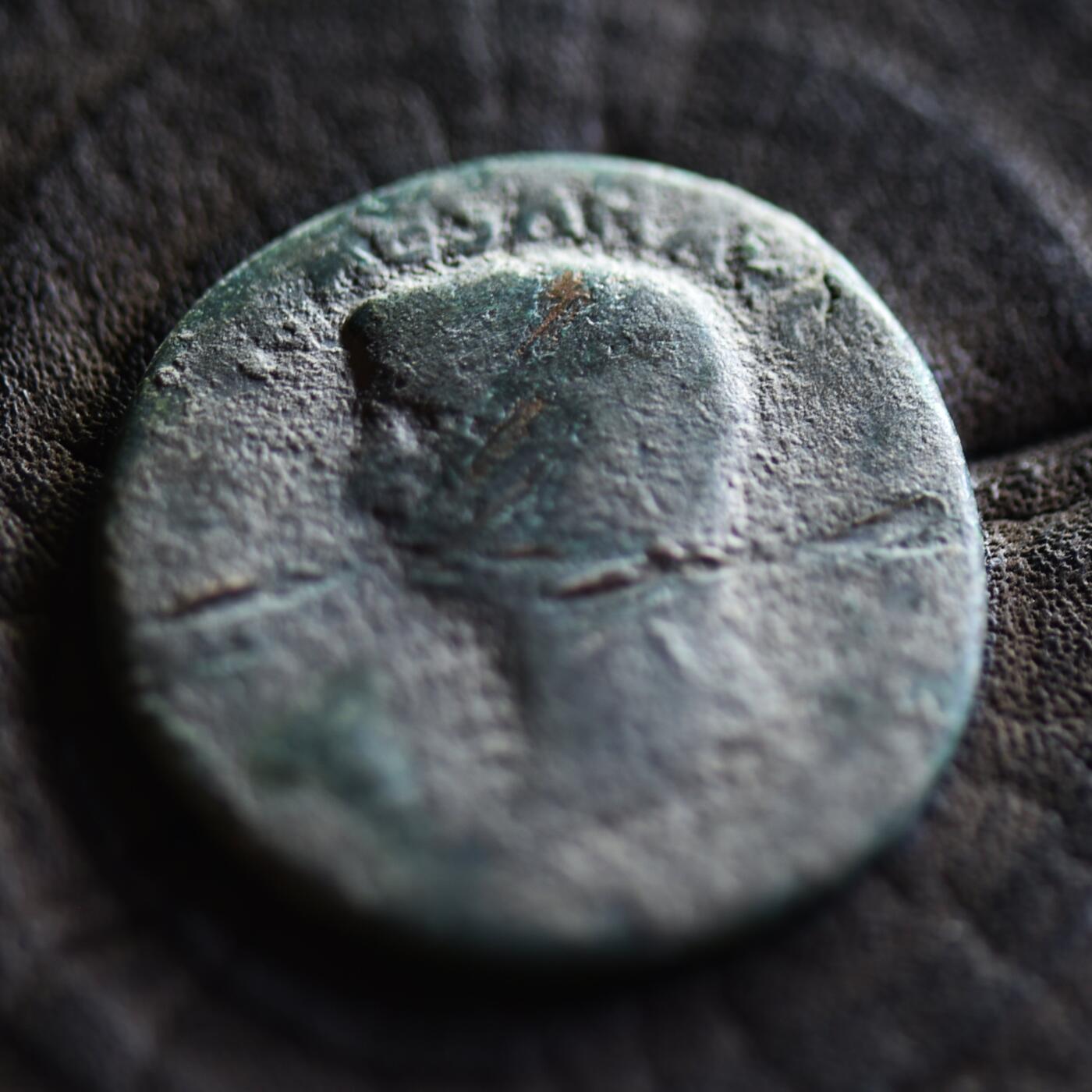 【良泉】【2025年最后一场】12月18日晚19.30点开拍！188组【直播场】西方古代钱币、丝路杂项、印章！ 公元1世纪【古罗马】奥古斯都头像，上方铭文CAESAR AVGVSTVS，不知道是奥古斯都打的还是提笔略纪念奥古斯都的，阿斯铜币，8.07克