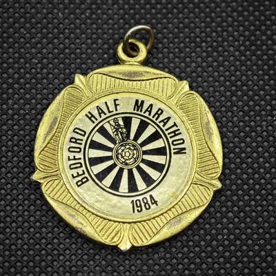 【淘币小摊】限时拍第八百一十六拍  纪念章场  满百包邮可预留两周  周一统一发货  -  1984年贝德福德半程马拉松完赛奖章直径38mm