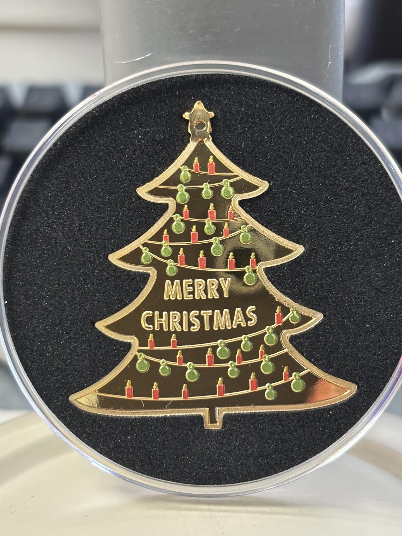 第184期拍卖 加纳2021年圣诞节圣诞树彩色异形镀金纪念币带证书，