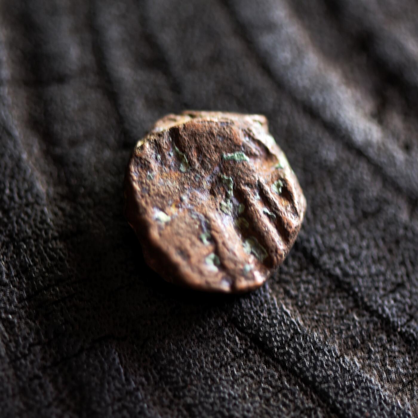 【良泉】【2025年最后一场】12月18日晚19.30点开拍！188组【直播场】西方古代钱币、丝路杂项、印章！ 公元3-4世纪【寄多罗】铜币，3.5克