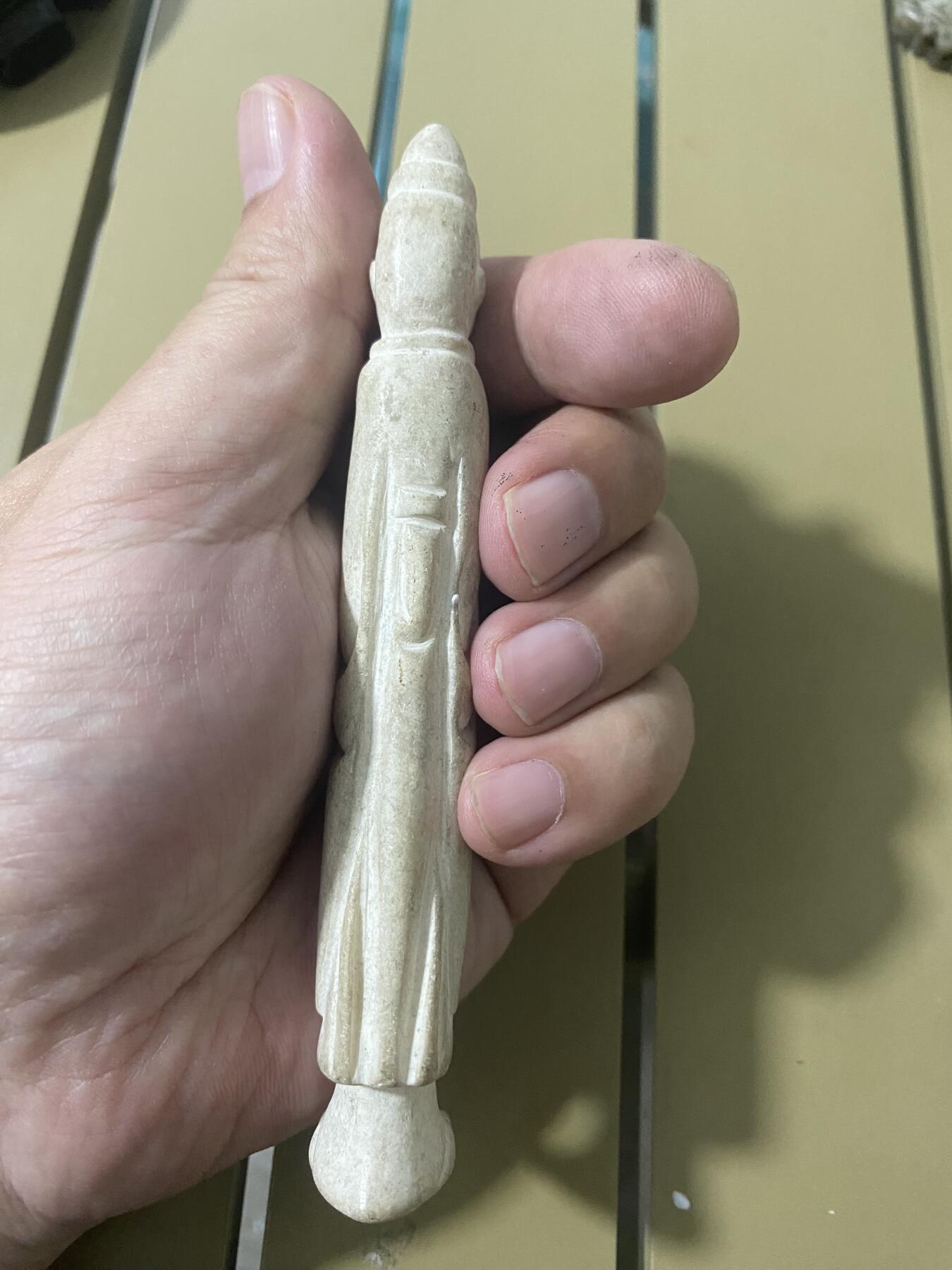 江南站杂件捡漏场 两个毛把件，材质不知道