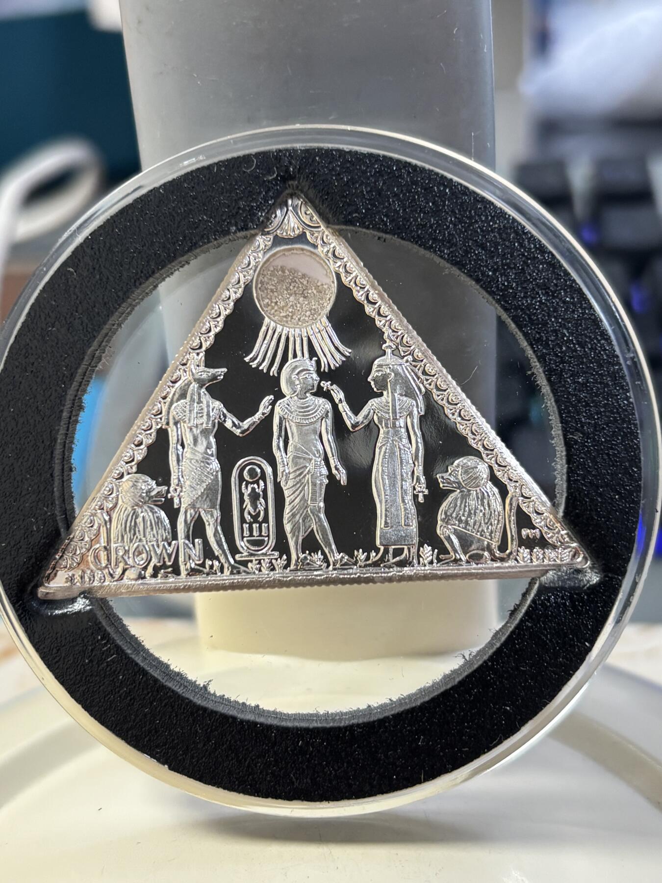 第184期拍卖 马恩2009年古埃及图坦卡门壁画三角纪念银币，999银，1盎司，发行3000枚