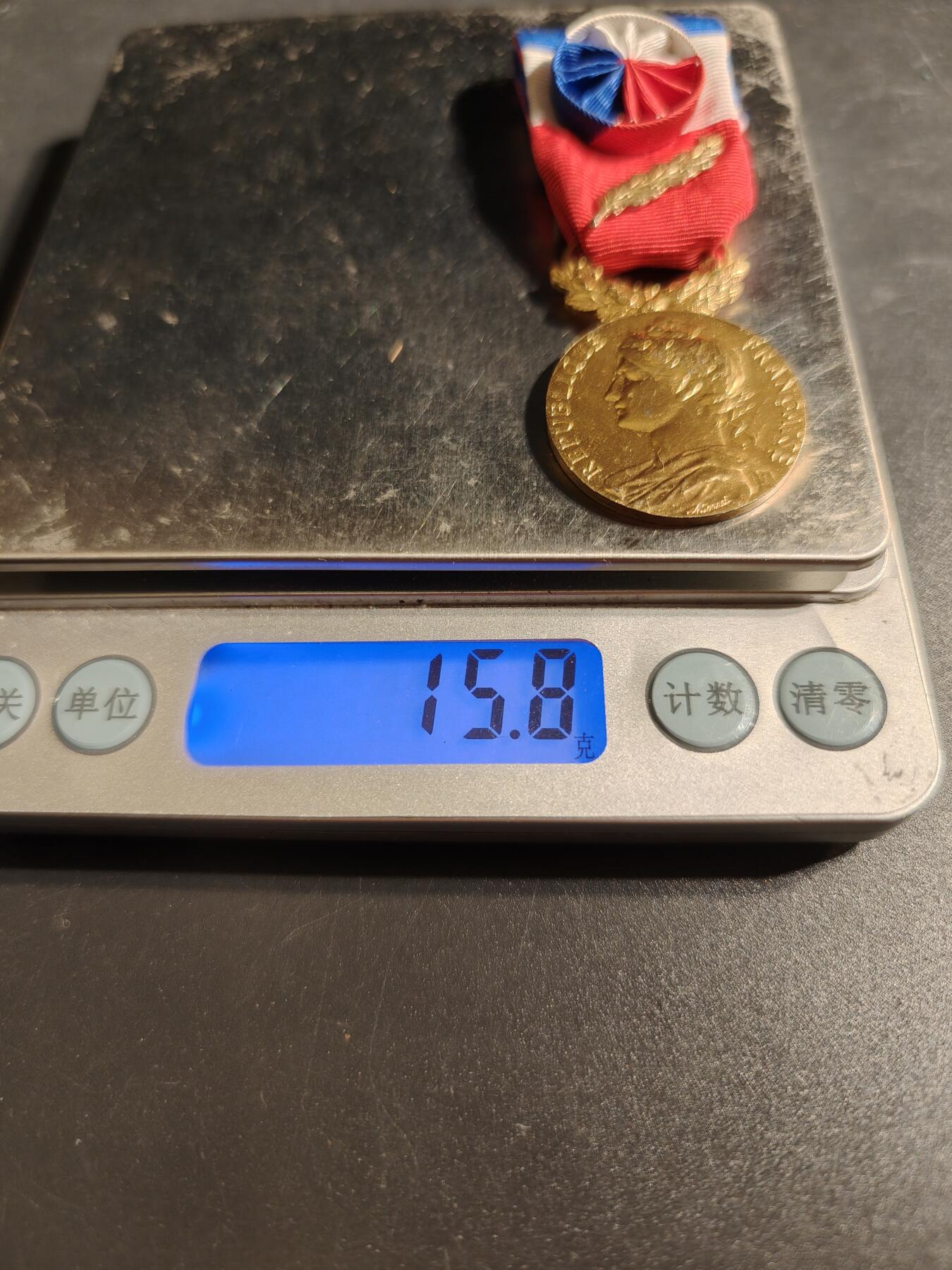 老王徽章第167期 法国金级劳工奖章    950银镀金     金棕榈勋饰     15.8g