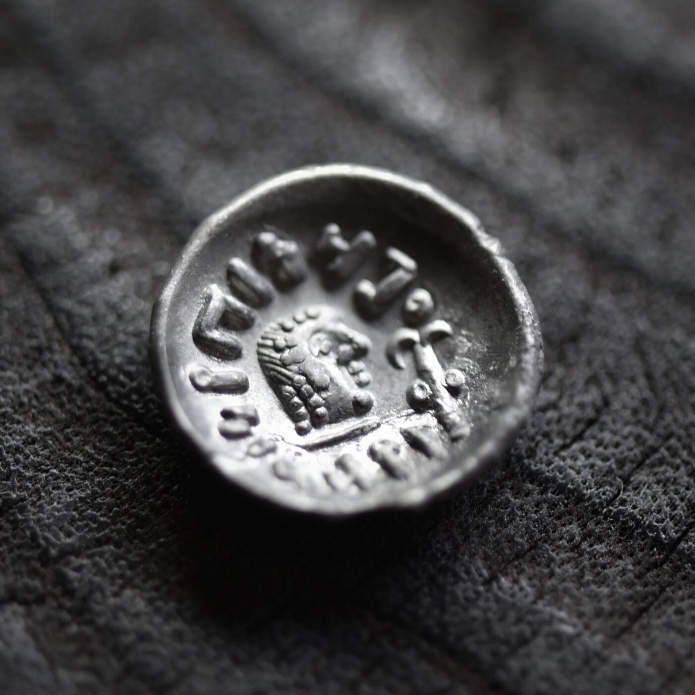 【良泉】【2025年最后一场】12月18日晚19.30点开拍！188组【直播场】西方古代钱币、丝路杂项、印章！ 【碟形】公元100-120年【南阿拉伯半岛】萨巴和希木叶尔王国，阿姆丹王1标准银币【有裂，拼粘】1.2克