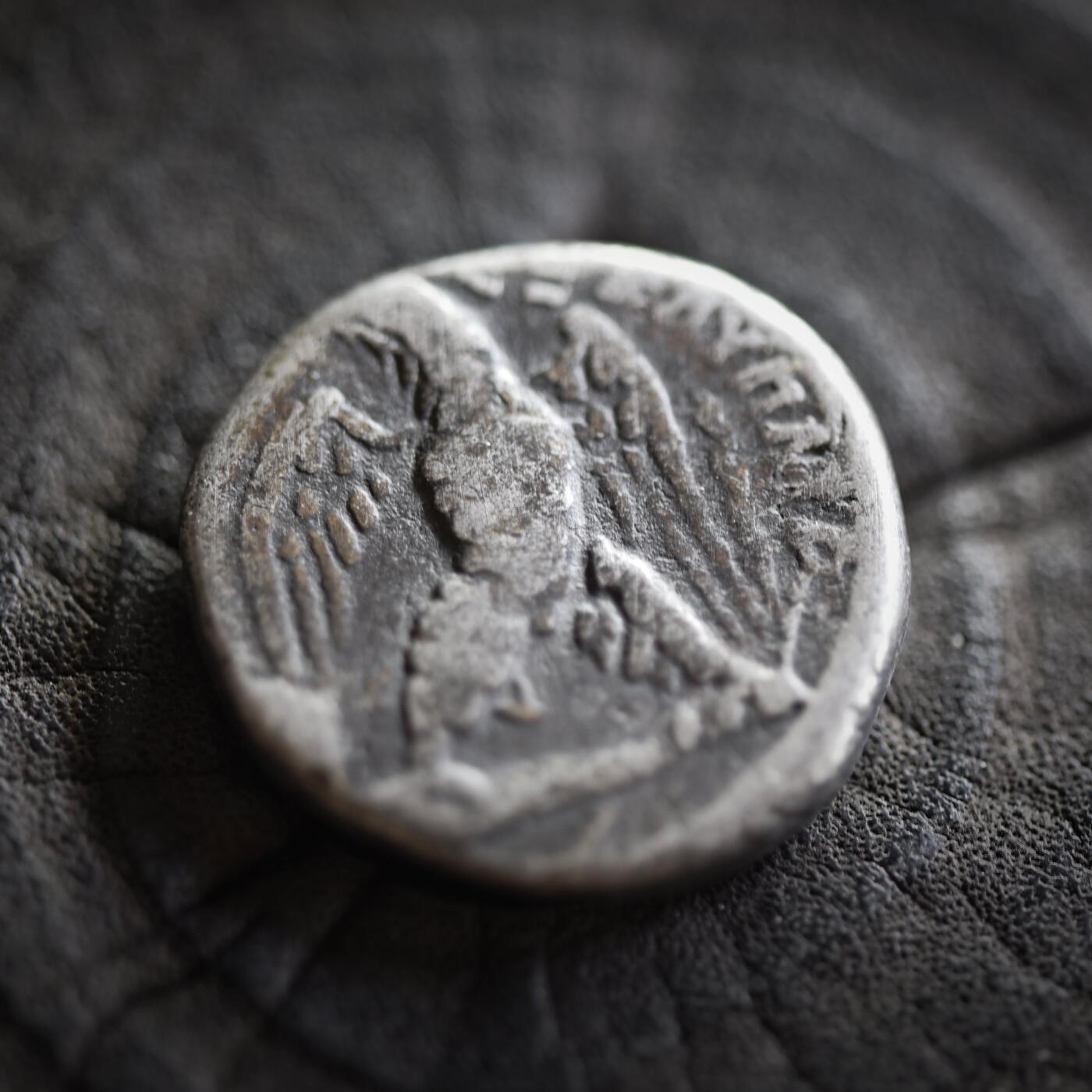 【良泉】【2025年最后一场】12月18日晚19.30点开拍！188组【直播场】西方古代钱币、丝路杂项、印章！ 11.41克，公元110-111年【古罗马】图拉真，腓尼基行省推罗城打制“立鹰”四德拉克马银币