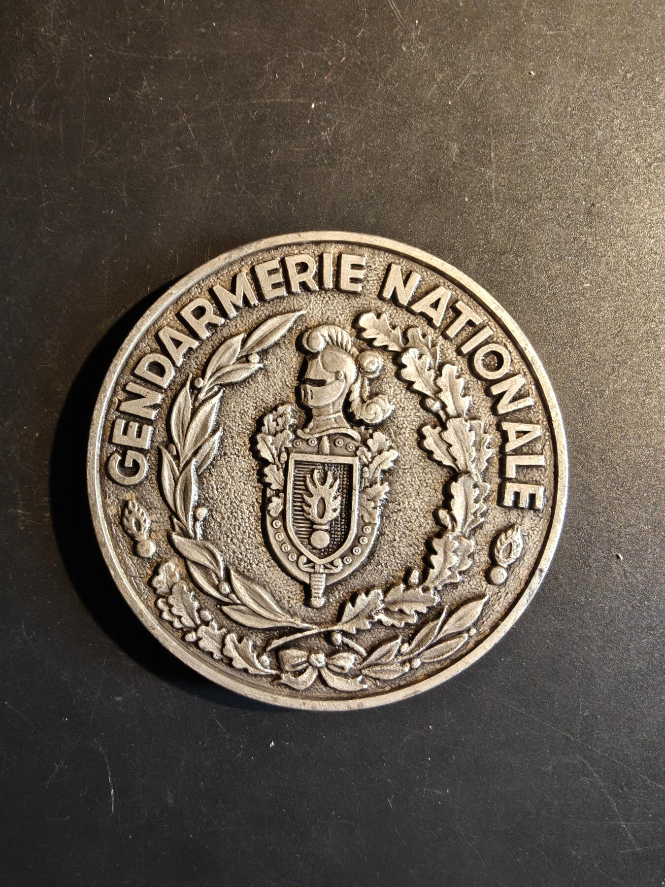 老王徽章第167期 法国国家宪兵队纪念章     直径80mm.    重量146.5g