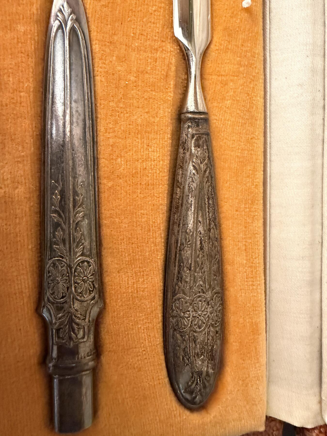 海外回流精品拍卖 法国回流西洋古董银制文房四宝套装 带原装盒。重89.6g，纹饰精美。