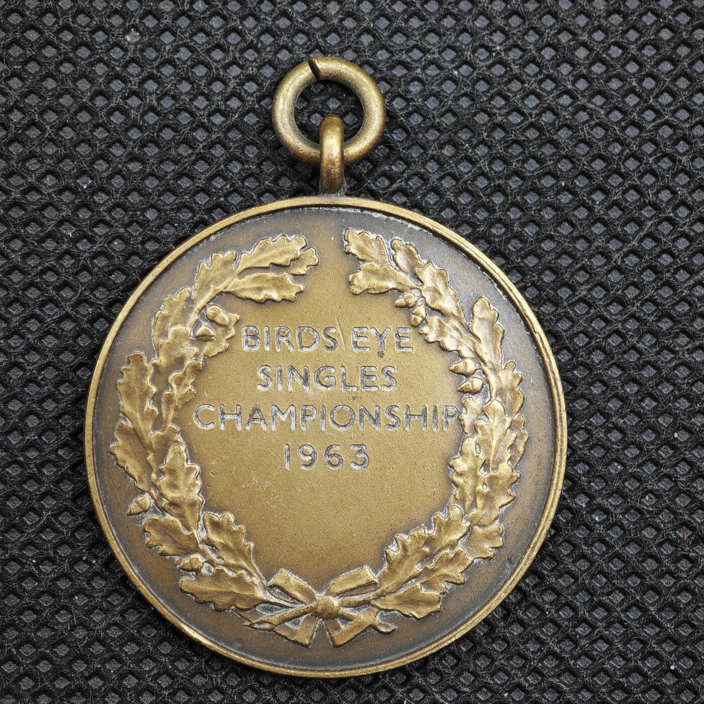 【淘币小摊】限时拍第八百一十六拍  纪念章场  满百包邮可预留两周  周一统一发货   英国1963年乒乓球纪念章直径32mm