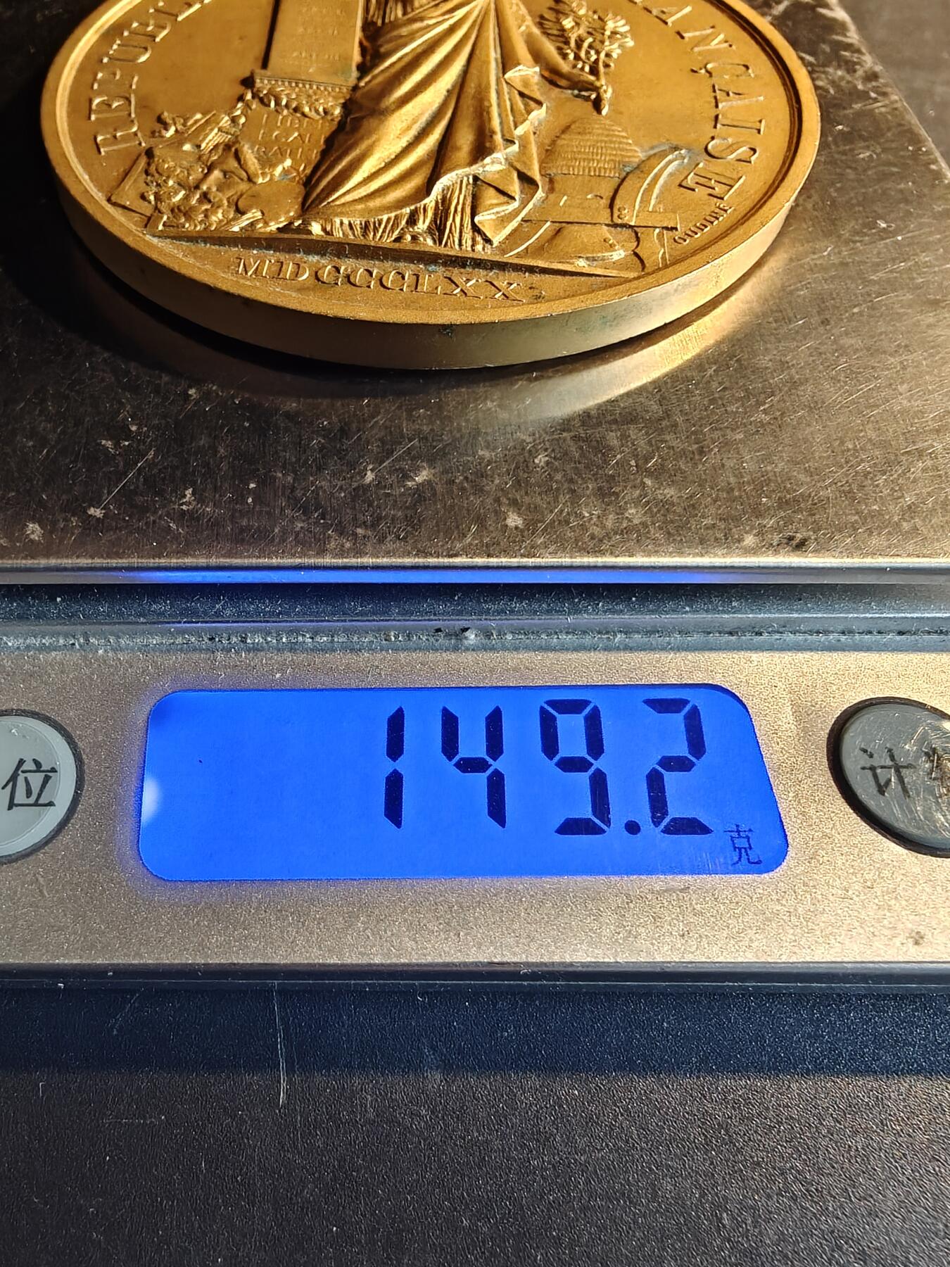 老王徽章第167期 法国玛丽安娜镀金大铜章     直径68mm    重量149.2g